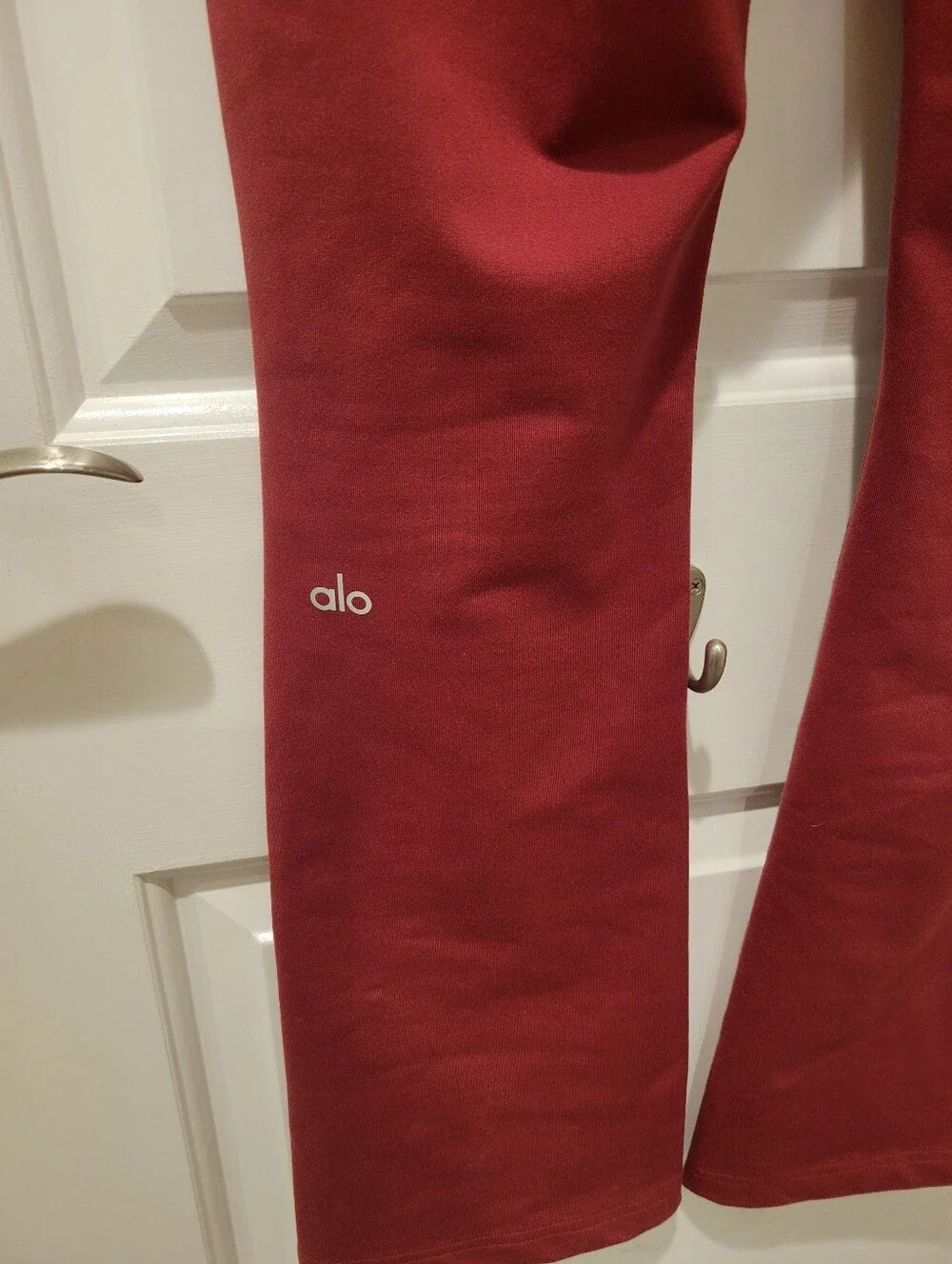 ​Alo Yoga Airbrush Bootcut Flare Leggings in Burgundy - Size S